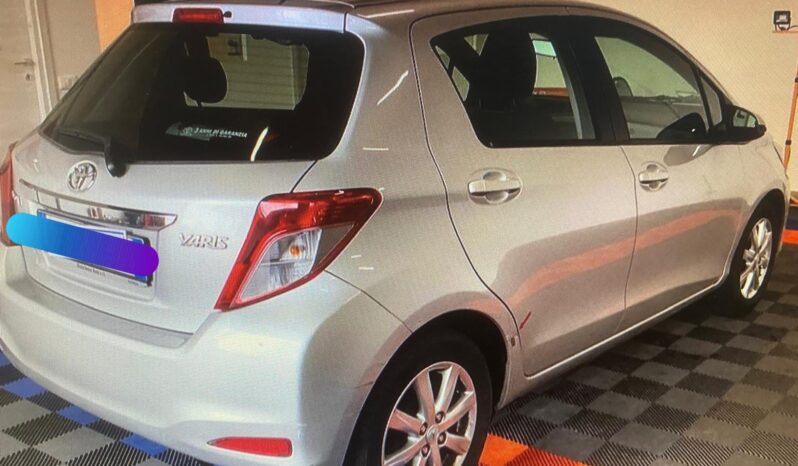 Toyota Yaris 1.0 5 porte Lounge pieno